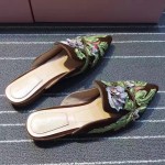 Alberta Ferretti-001-5 春夏秀場系列3D手工刺繡配牛仔布穆勒鞋拖鞋