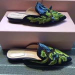 Alberta Ferretti-001-3 春夏秀場系列3D手工刺繡配牛仔布穆勒鞋拖鞋