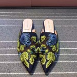 Alberta Ferretti-001-3 春夏秀場系列3D手工刺繡配牛仔布穆勒鞋拖鞋