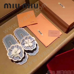 Miu Miu鞋子-001-2 繆繆網紅同款泳裝系列進口牛漆皮花朵平底夾趾拖鞋