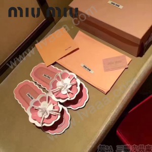 Miu Miu鞋子-001 繆繆網紅同款泳裝系列進口牛漆皮花朵平底夾趾拖鞋