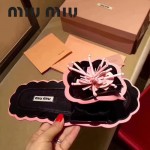 Miu Miu鞋子-001-3 繆繆網紅同款泳裝系列進口牛漆皮花朵平底夾趾拖鞋