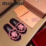 Miu Miu鞋子-001-3 繆繆網紅同款泳裝系列進口牛漆皮花朵平底夾趾拖鞋