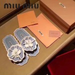 Miu Miu鞋子-001-2 繆繆網紅同款泳裝系列進口牛漆皮花朵平底夾趾拖鞋