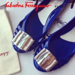 Ferragamo鞋子-001-5 菲拉格慕人氣經典款鞋面金屬扣配塑膠材質平底果凍鞋