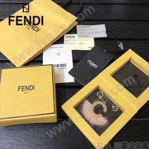 FENDI-024-23 專櫃新品ABCLICK系列原單C字母金屬搭配皮草掛飾可當首飾