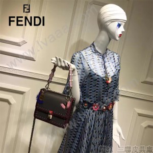 FENDI-024-9 專櫃新品ABCLICK系列原單Y字母金屬搭配皮草掛飾可當首飾