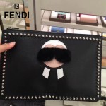 FENDI 0078 潮流新款老佛爺公仔造型原版小牛皮鉚釘設計休閒手拿包