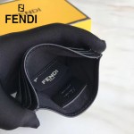 FENDI 0269 精緻小巧黑色原版牛皮金屬鉚釘6卡位卡片夾