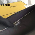 FENDI 0078 潮流新款老佛爺公仔造型原版小牛皮鉚釘設計休閒手拿包