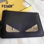 FENDI 0078SQP 百搭新款小怪獸眼睛金屬貼花黑色原版小牛皮休閒手拿包