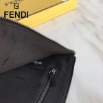 FENDI 0078 潮流新款老佛爺公仔造型原版小牛皮鉚釘設計休閒手拿包