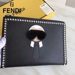 FENDI 0363-18 高檔新品老佛爺公仔造型原單小牛皮鉚釘設計休閒手拿包