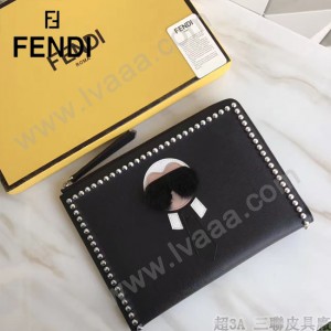 FENDI 0363-18 高檔新品老佛爺公仔造型原單小牛皮鉚釘設計休閒手拿包