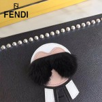 FENDI 0363-18 高檔新品老佛爺公仔造型原單小牛皮鉚釘設計休閒手拿包