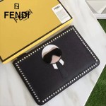 FENDI 0078 潮流新款老佛爺公仔造型原版小牛皮鉚釘設計休閒手拿包