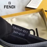 FENDI 0165 時尚新款2JOURS小怪獸眼睛金屬貼片灰色原版牛皮6卡位卡片夾