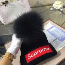 LV帽子-1-2 supreme合作款刺繡針織超大狐狸毛球毛線帽