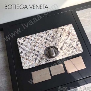 BV-8301-3 南非大蟒蛇皮純手工編織旋轉扣手包