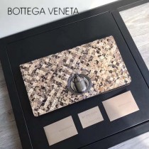 BV-8301 南非大蟒蛇皮純手工編織旋轉扣手包