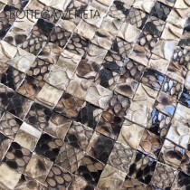 BV-8301 南非大蟒蛇皮純手工編織旋轉扣手包