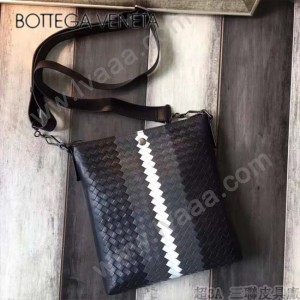 BV-99026-2 官網同步原單胎牛皮拼色男士斜挎包