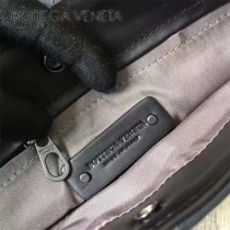 BV-99026-3 官網同步原單胎牛皮拼色男士斜挎包