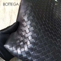BV-99026-4 官網同步原單胎牛皮拼色男士斜挎包