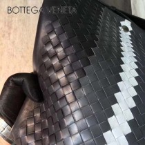 BV-99026-2 官網同步原單胎牛皮拼色男士斜挎包