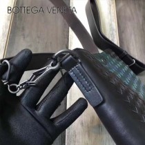 BV-99026 官網同步原單胎牛皮拼色男士斜挎包