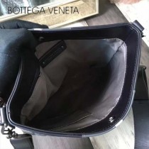 BV-99026-2 官網同步原單胎牛皮拼色男士斜挎包