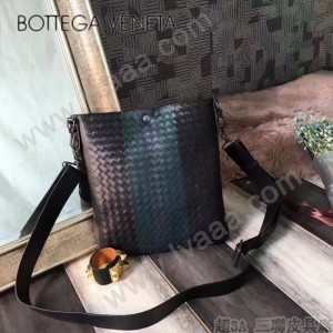 BV-99026 官網同步原單胎牛皮拼色男士斜挎包