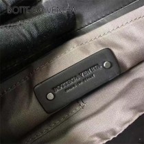 BV-99026-2 官網同步原單胎牛皮拼色男士斜挎包