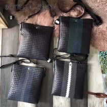 BV-99026 官網同步原單胎牛皮拼色男士斜挎包