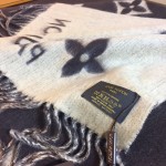 LV圍巾-026-2 路易威登專櫃新色Monogram羊絨加羊毛長款圍巾披肩