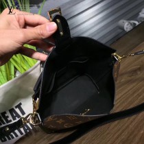 LV-M43517 原單2018年早春系列特色設計經典原單日式BENTO BOX 水桶包