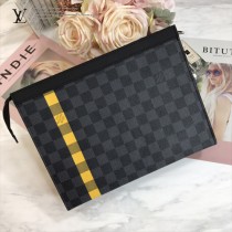 LV-M68002 路易威登新款時尚最新走秀款全新采用進口防水拉鏈小手包 LU手包