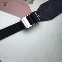 LV-M43859 路易威登新款時尚原單MESSENGER出自男裝藝術總監Kim Jones之手的新款Messenger小號郵差包