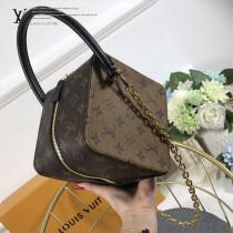 LV-M43589 路易威登新款時尚原單SQUARE手袋本季造型必備配飾金色鏈條包