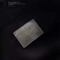 LV-M43859 路易威登新款時尚原單MESSENGER出自男裝藝術總監Kim Jones之手的新款Messenger小號郵差包