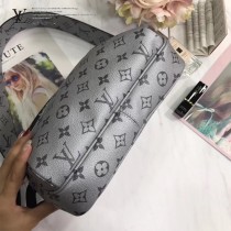 LV-M43859 路易威登新款時尚原單MESSENGER出自男裝藝術總監Kim Jones之手的新款Messenger小號郵差包