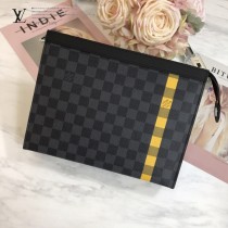 LV-M68002 路易威登新款時尚最新走秀款全新采用進口防水拉鏈小手包 LU手包