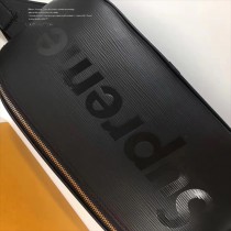 LV M53418-2 許魏洲同款supreme聯名款原單黑色水波紋男女款胸包腰包