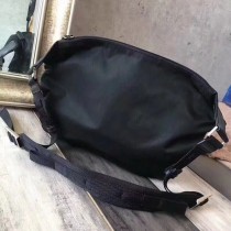 Prada-2VH021 普拉達男士原版皮郵差包
