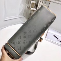 LV-M43884 原單 相機包 為男士生活出行而設計 既可斜挎 亦可模仿秀場中的手提造型