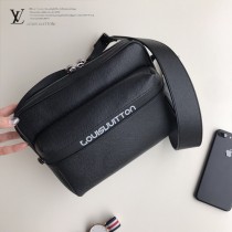 LV-M31003 路易威登新款原版皮黑色MESSENGER 小號郵差包