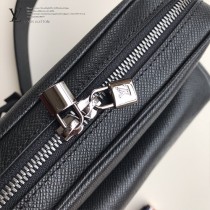 LV-M31003 路易威登新款原版皮黑色MESSENGER 小號郵差包