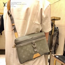M43889 原單 小號郵差包 便於斜挎的Messenger小號郵差包