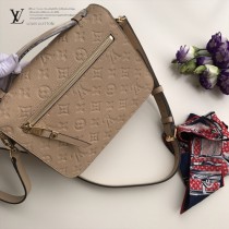 LV-M44072-02 路易威登新款原版皮Meties系列小牛皮壓花郵差包
