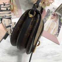 M43590 新款原版皮 手袋 由Monogram與Monogram Reverse帆布裁制而成